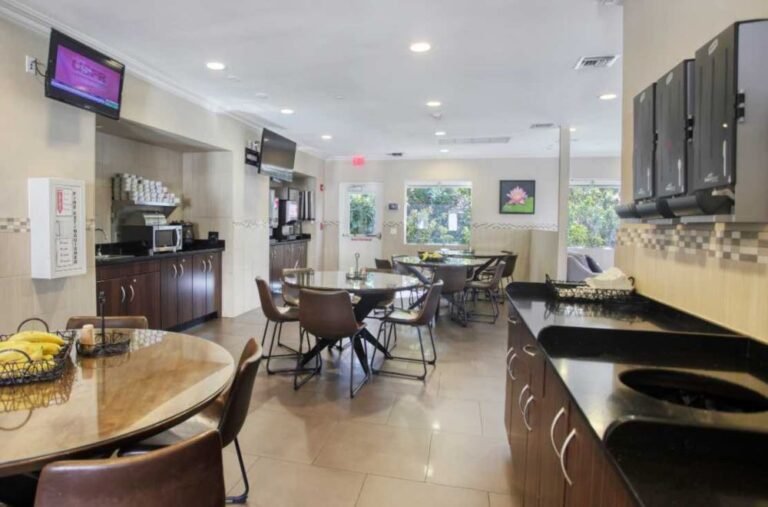 SunriseDetoxFtLauderdaleKitchen 1000x660 1 768x507