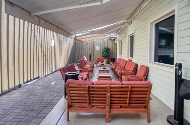 SunriseFtLauderdaleOutdoorArea 1000x660 1 768x507