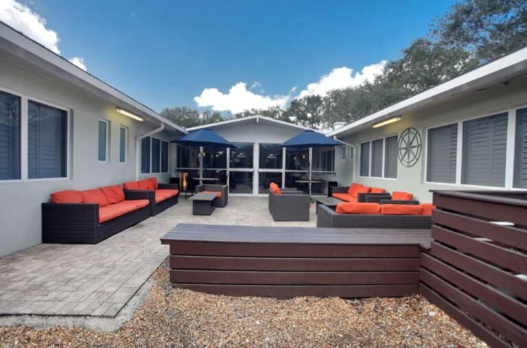 SunriseLakeWorthOutdoorAreaOther 1000x660 1 768x507